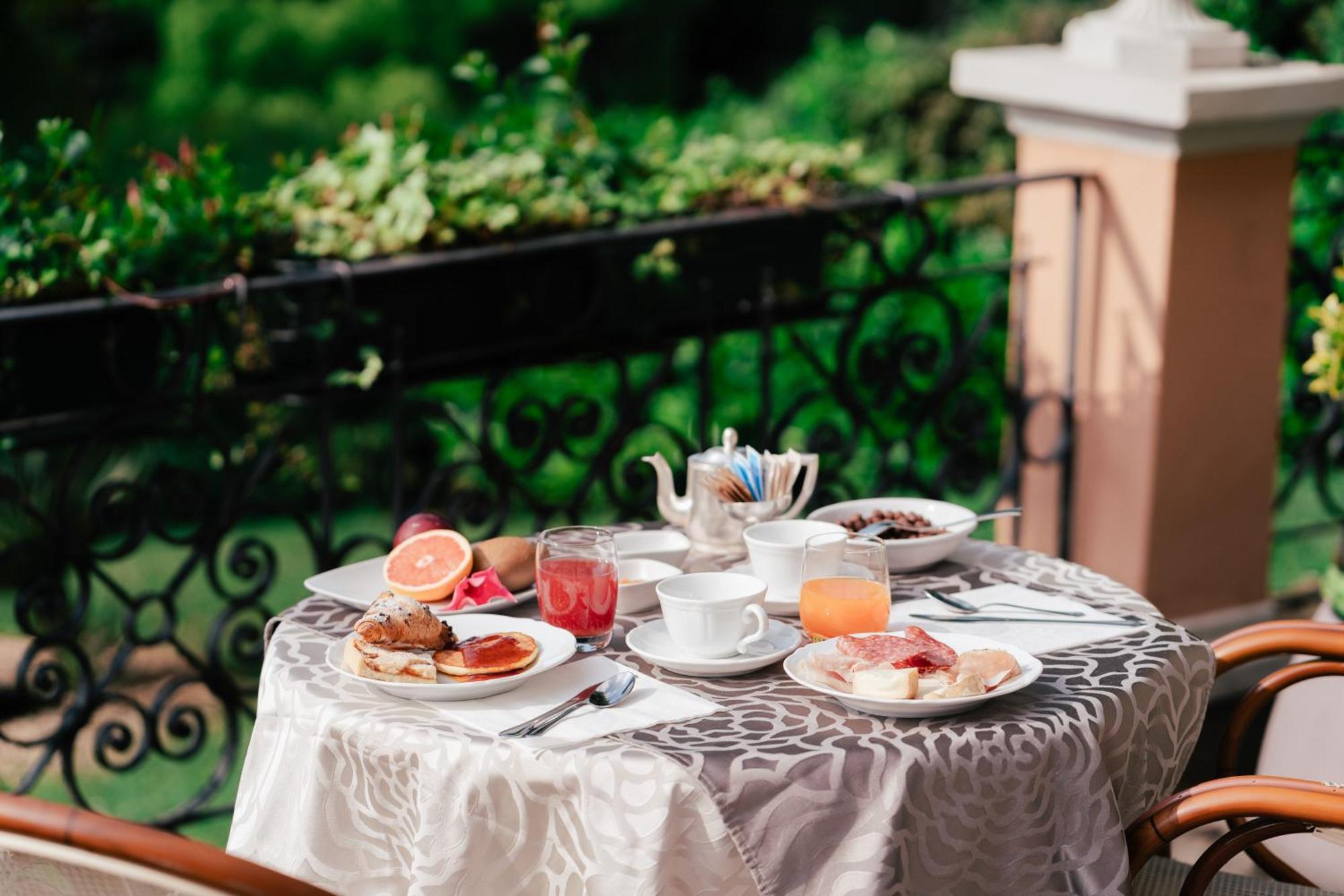 Hotel Bellevue Гардоне Ривьера Экстерьер фото